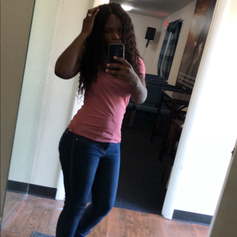 Meet your Posher, Doneshia